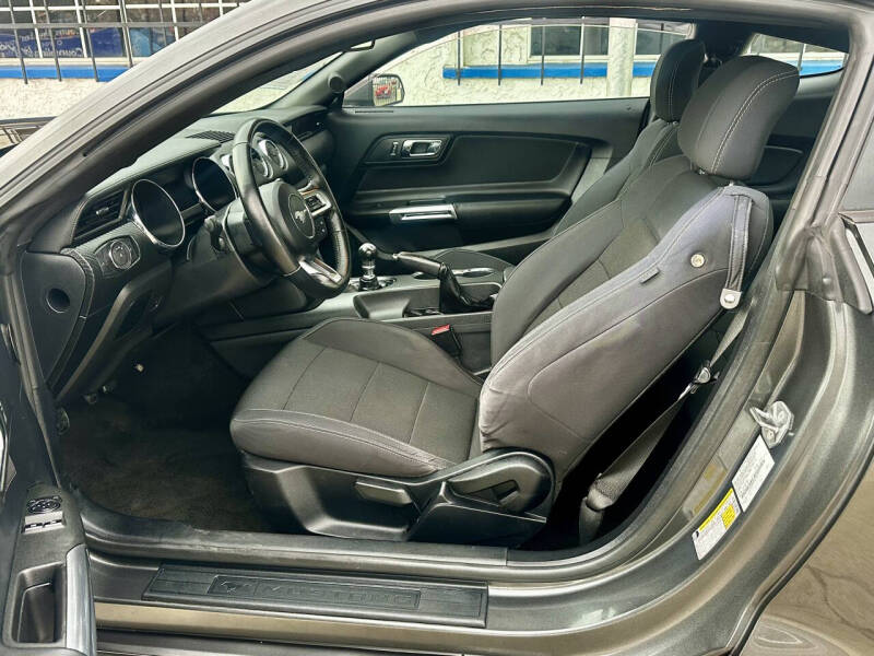 2016 Ford Mustang V6