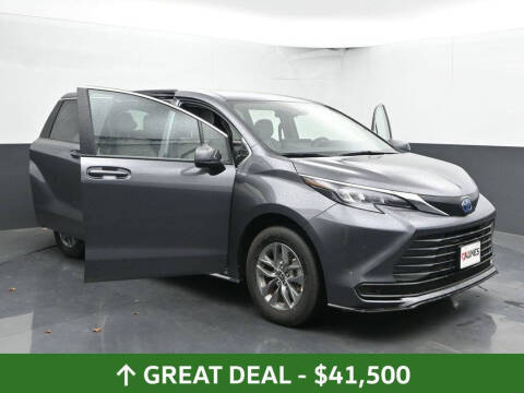 2025 Toyota Sienna LE 8-Passenger