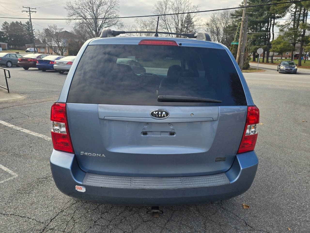 2008 Kia Sedona for sale at QUEENSGATE AUTO SALES in York, PA