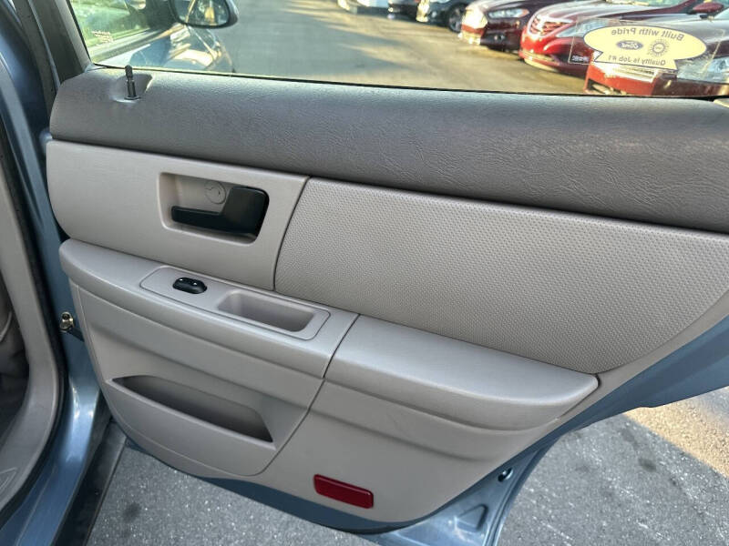 2005 Ford Taurus SEL