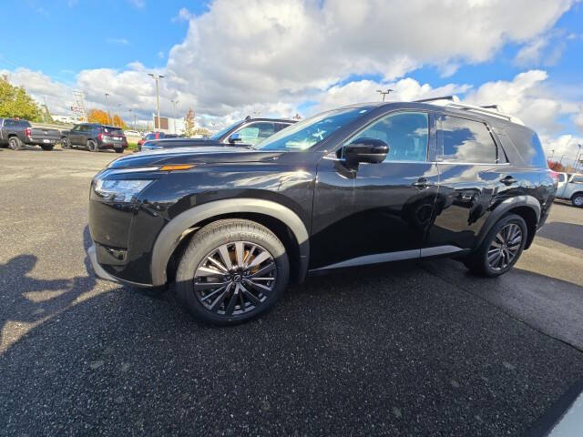 2024 Nissan Pathfinder SL