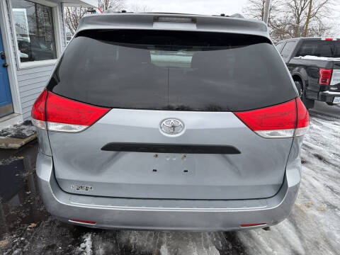 2012 Toyota Sienna Base 7-Passenger