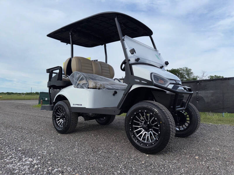 2026 E-Z-GO EXPRESS S4 EFI Gas Summit XT L