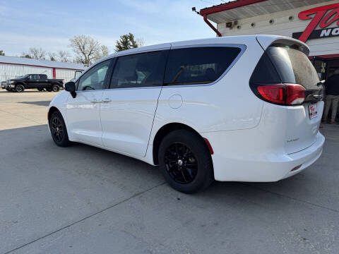 2022 Chrysler Voyager LX