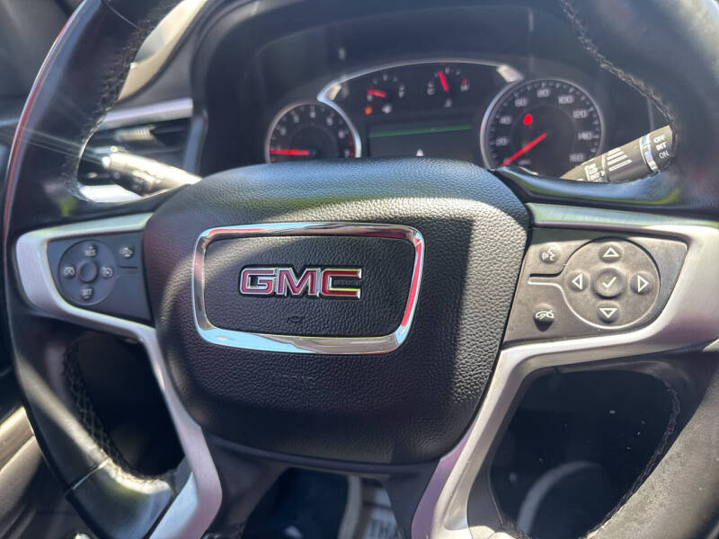 2023 GMC Acadia SLT