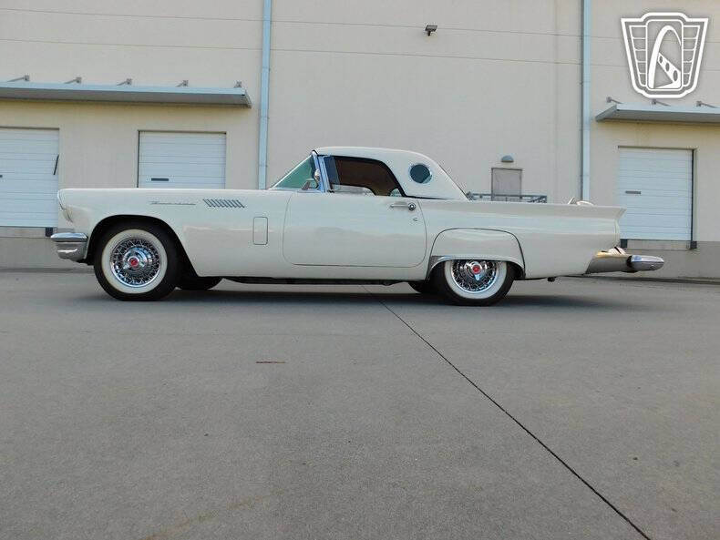 1957 Ford Thunderbird
