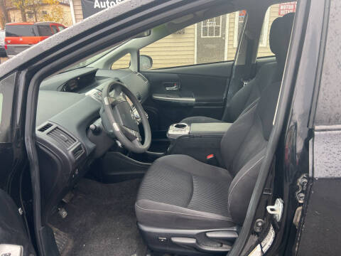 2015 Toyota Prius v Two