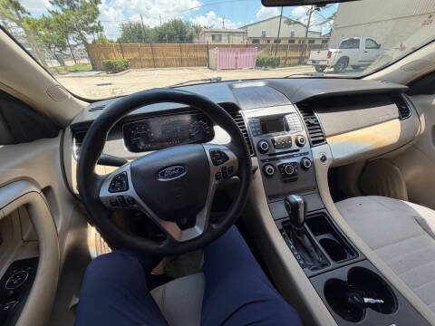 2015 Ford Taurus SE