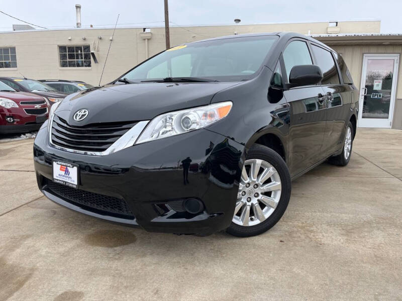 2012 Toyota Sienna LE's photo
