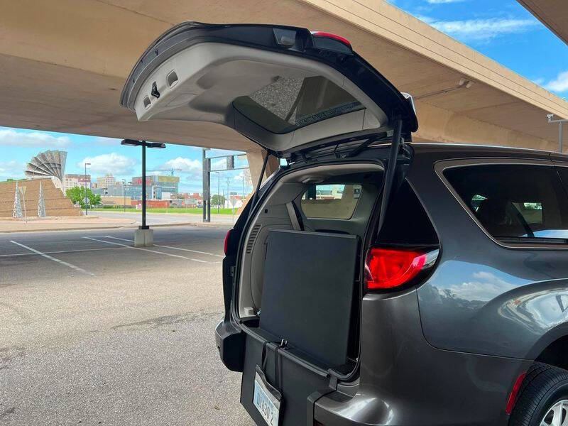 2022 Chrysler Voyager LX