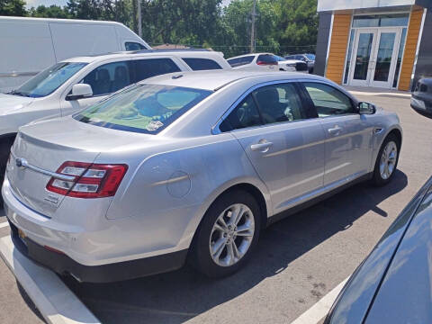 2016 Ford Taurus SEL