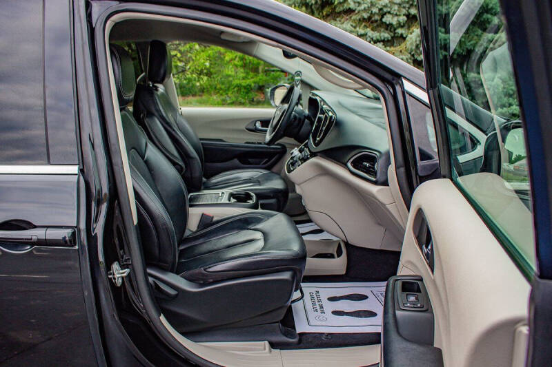 2022 Chrysler Pacifica Touring L