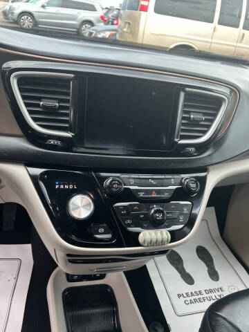 2017 Chrysler Pacifica Touring-L Plus