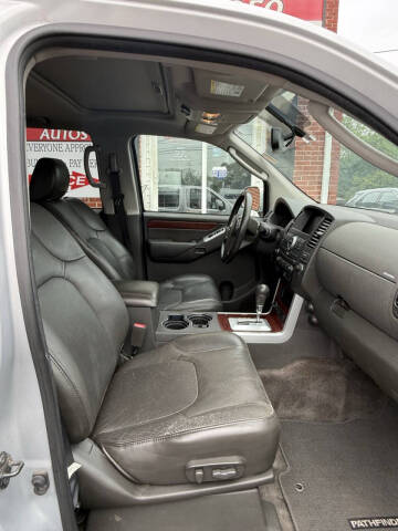 2010 Nissan Pathfinder LE
