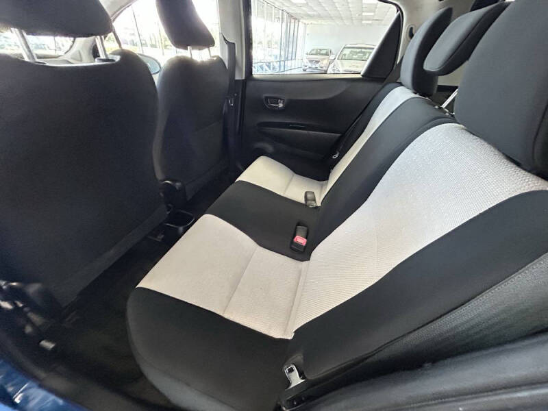 2012 Toyota Yaris 5-Door LE