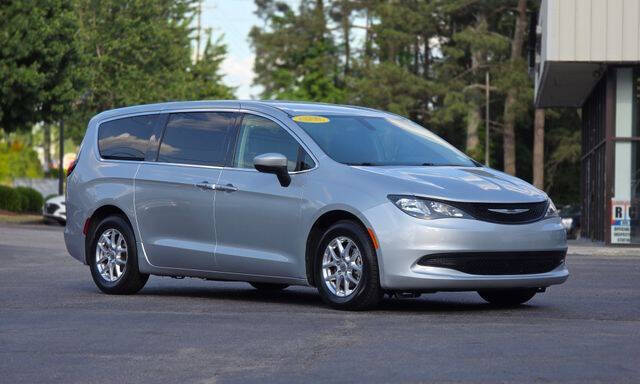2022 Chrysler Voyager LX