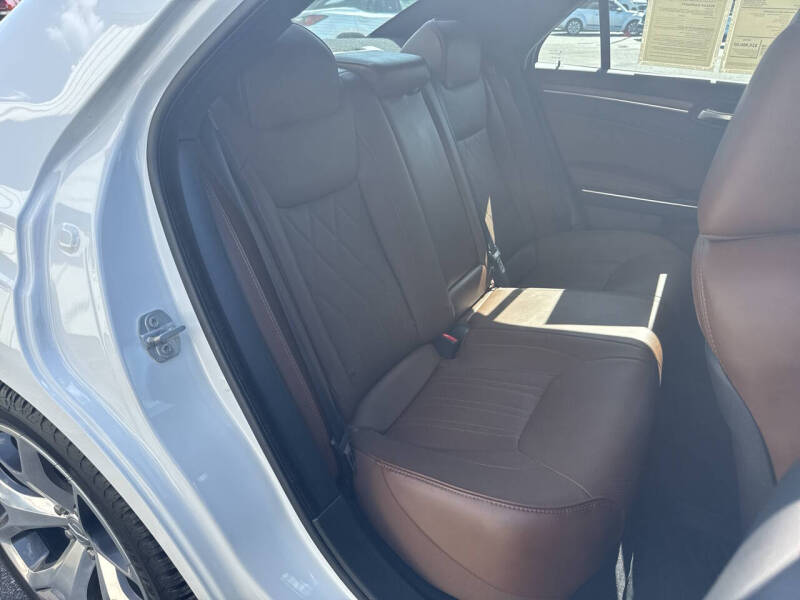 2018 Chrysler 300 C
