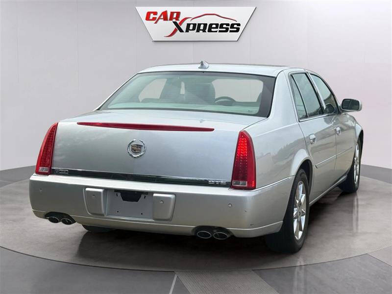 2011 Cadillac DTS Luxury Collection
