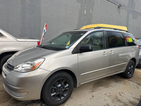 2004 Toyota Sienna LE 7 Passenger