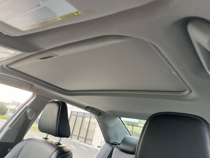 2017 Toyota Camry Hybrid XLE