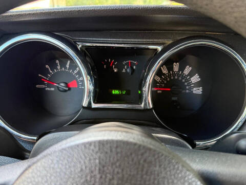 2005 Ford Mustang V6 Deluxe