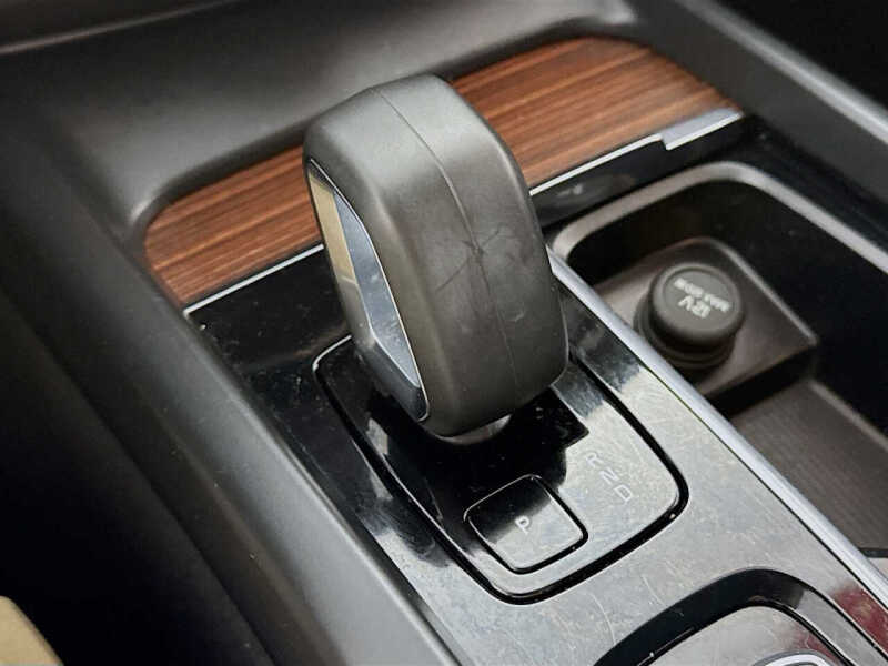 2023 Volvo XC60 B5 Plus Dark Theme