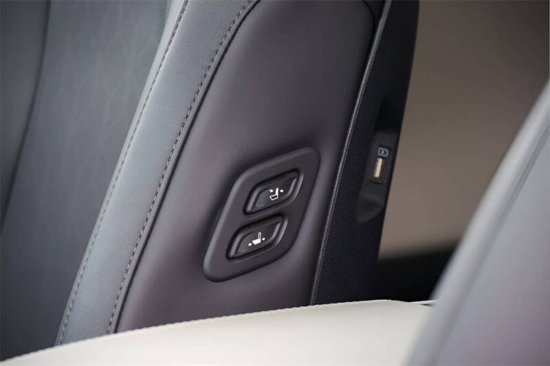 2024 Kia Carnival SX