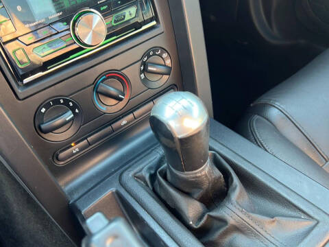 2006 Ford Mustang V6 Standard