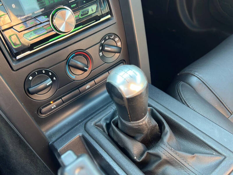 2006 Ford Mustang V6 Standard