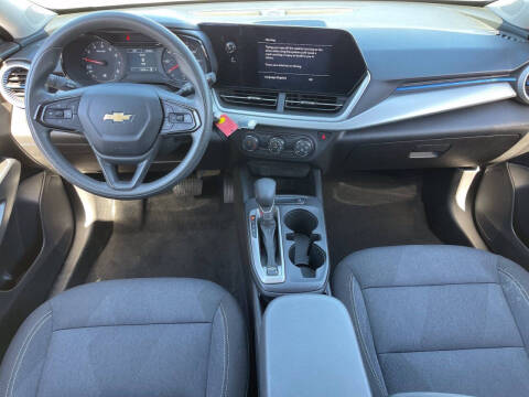2025 Chevrolet Trax LS
