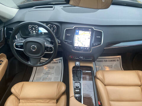 2016 Volvo XC90 T6 Momentum