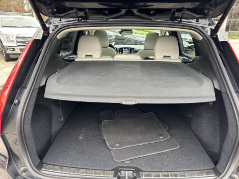 2023 Volvo XC40 B5 Plus Bright Theme