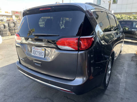 2017 Chrysler Pacifica Touring-L