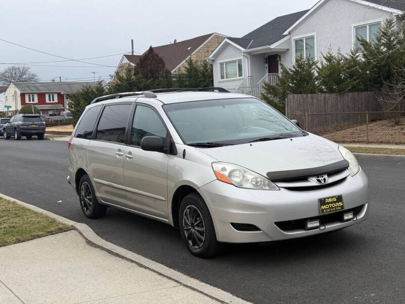 2008 Toyota Sienna LE 8-Passenger
