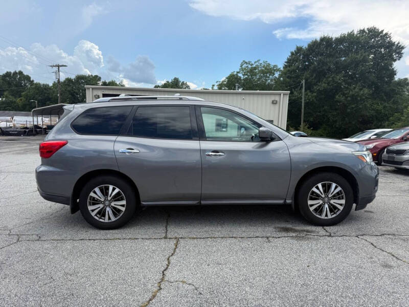 2017 Nissan Pathfinder SV