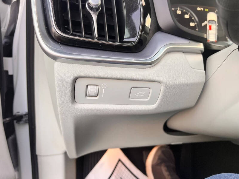 2020 Volvo V60 T5 Momentum