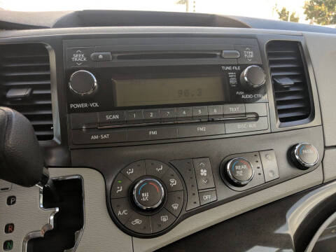 2014 Toyota Sienna L 7-Passenger