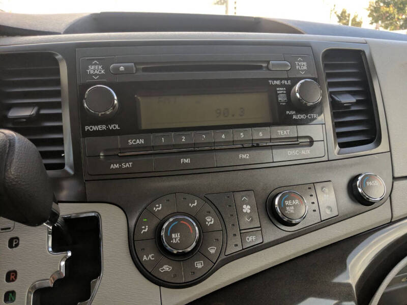 2014 Toyota Sienna L 7-Passenger