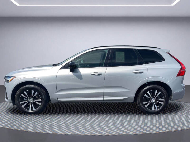 2024 Volvo XC60 B5 Core Dark Theme