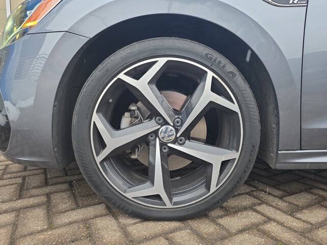 2020 Volkswagen Passat R-Line