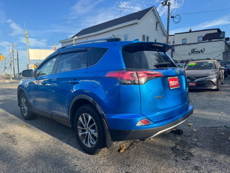 2017 Toyota RAV4 XLE photo 5