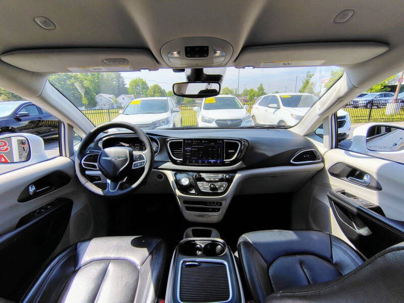 2022 Chrysler Pacifica Touring L
