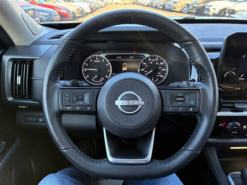 2023 Nissan Pathfinder SL