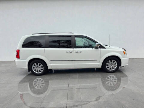 2013 Chrysler Town and Country Touring