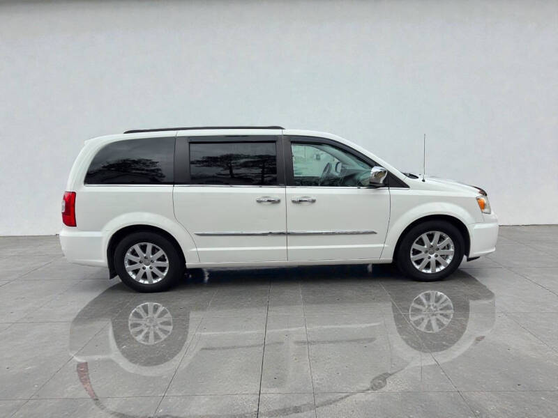 2013 Chrysler Town and Country Touring