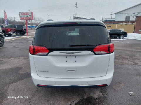 2017 Chrysler Pacifica Touring-L