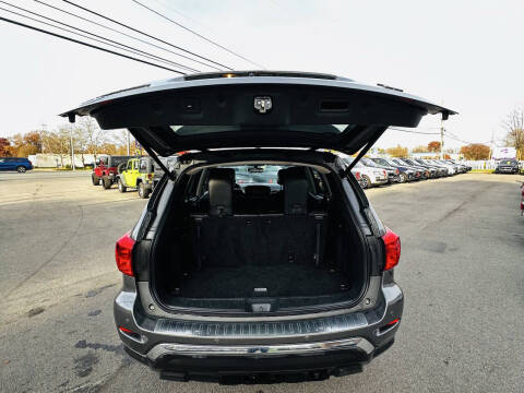 2017 Nissan Pathfinder SL