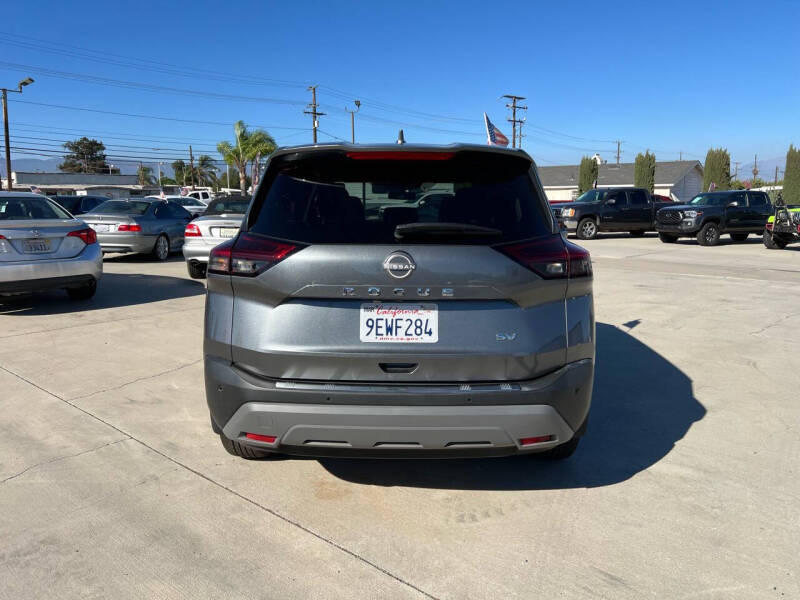 2023 Nissan Rogue SV photo 3