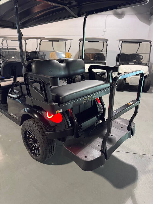 2025 E-Z-GO Express L6