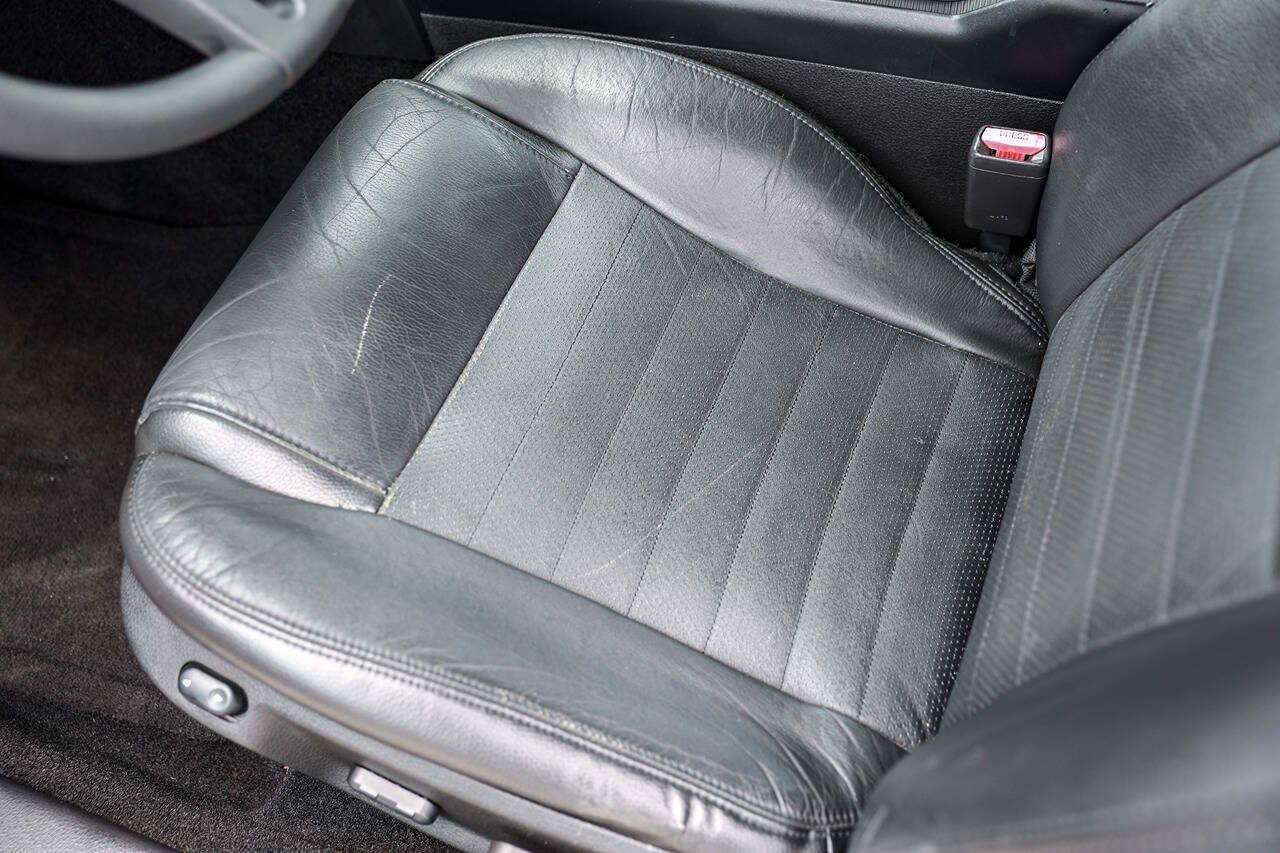 2006 Ford Mustang 33
